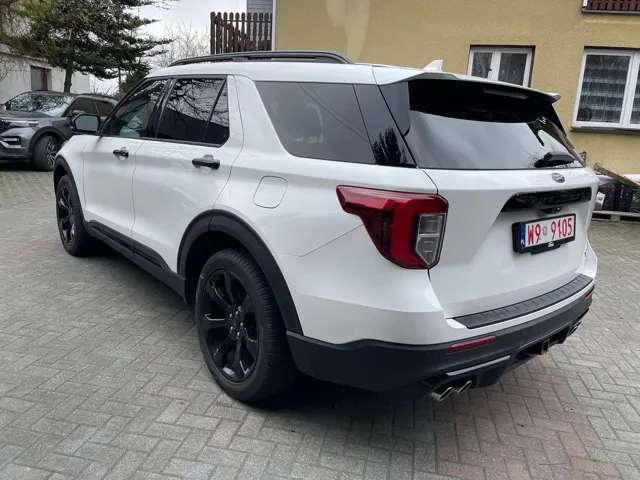 Ford Explorer — ujęcie z galerii warsztatu