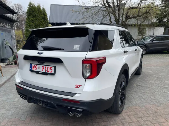 Ford Explorer — ujęcie z galerii warsztatu
