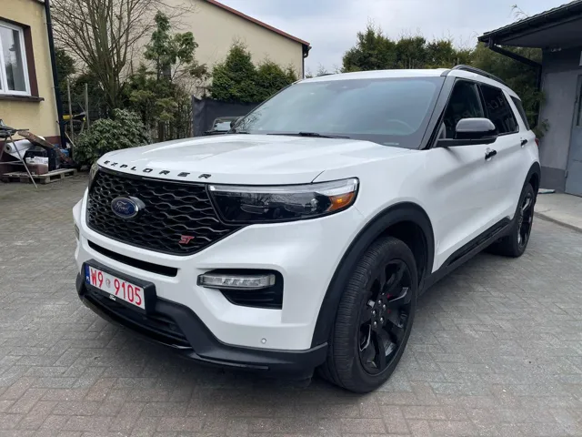 Ford Explorer — ujęcie z galerii warsztatu