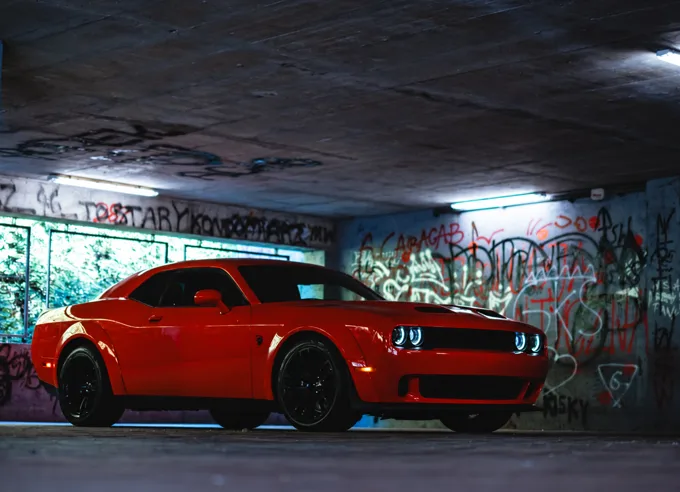 Challenger Widebody · ujęcie wieczorne
