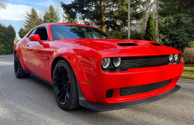 Challenger Widebody · czerwony